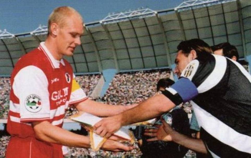 Nel 1995 Ingesson sbarca in Italia: si trasferisce nel Bari dove gioca fino al 1998